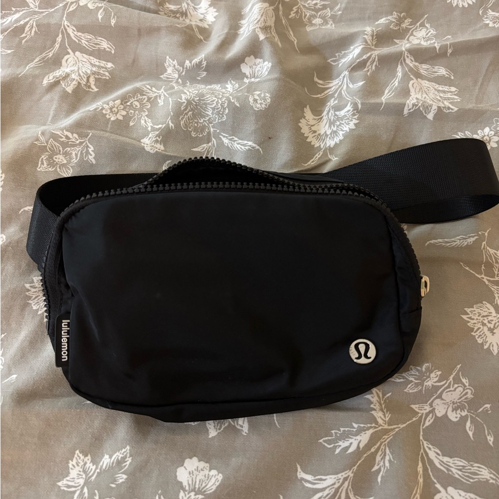 LULULEMON belt bag